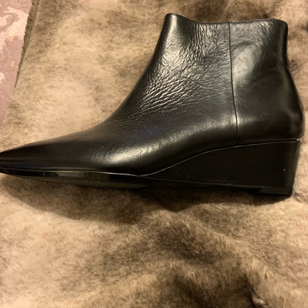 Calvin Klein size 8.5 M great Ankle Boot